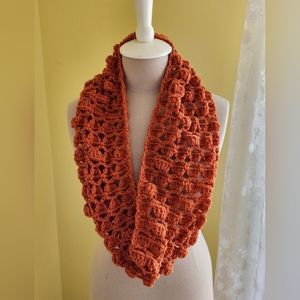 Crocheted Carrot Cowl/New